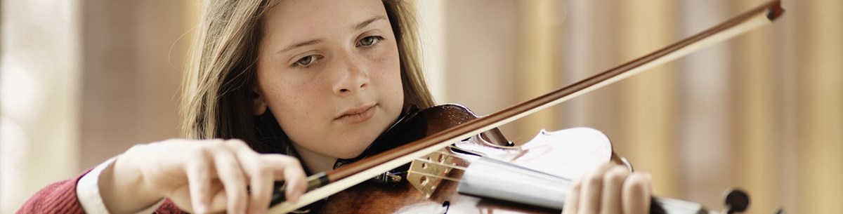 Fun-filled Fiddle Lessons as Gaeilge